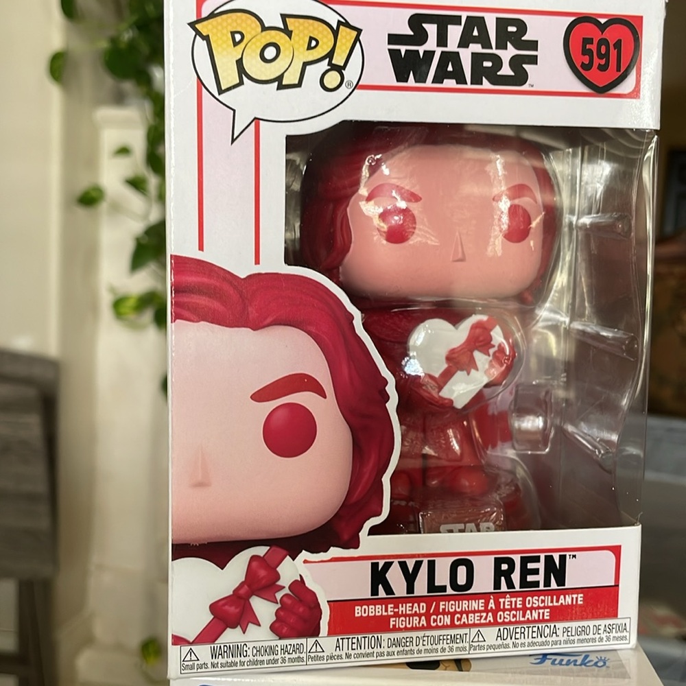 Funko Pop! Disney - Star Wars - Valentine Kylo Ren #591 With Protector